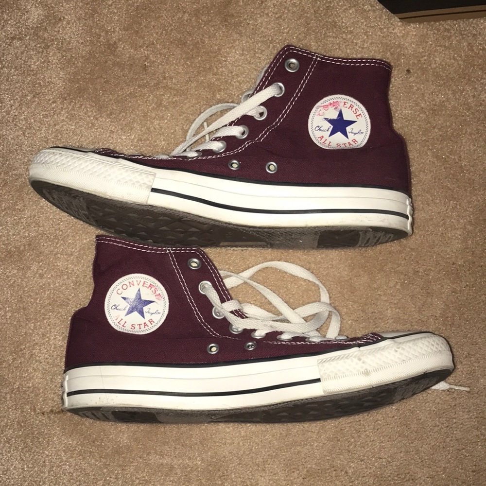 Women’s size 9 maroon high top converse
